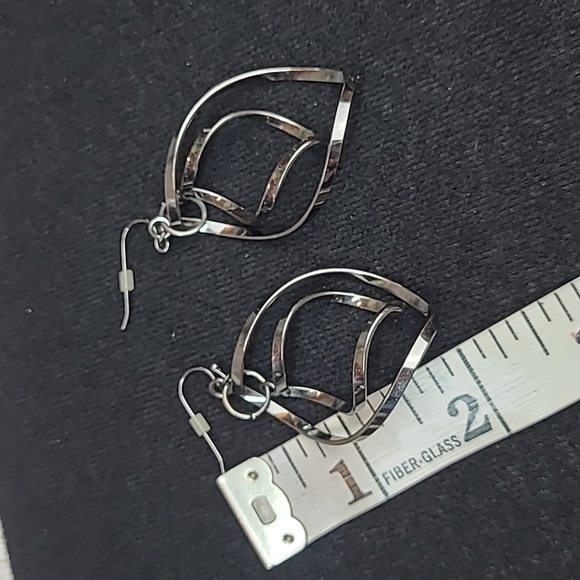 TWISTED SPIRAL PIERCED DANGLE EARRINGS - Picture 7 of 7